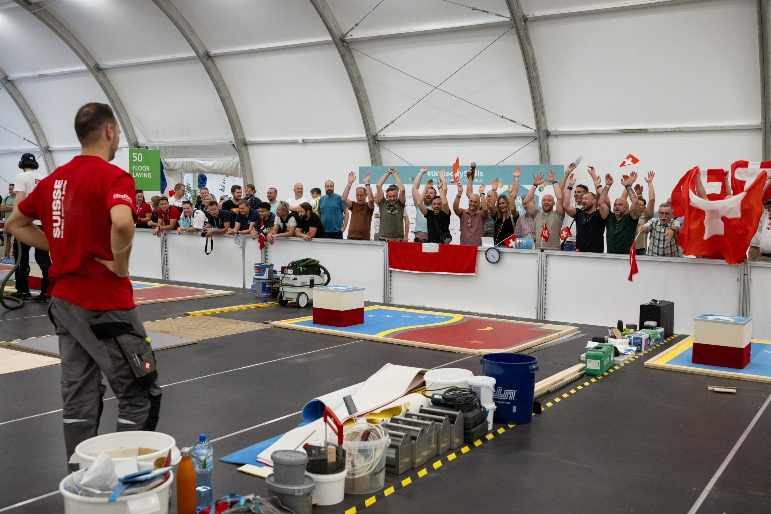 08.09.2023; Danzig; Euroskills Gdanks 2023 - Giorgio  Besomi (Skill 50), Floor Laying / Boden-Parkettleger EFZ / Poseur de sol-parquet CFC / Posatore di pavimenti - parquet AFC am letzten Wettkampftag bei der EuroSkills 2023 in Gdansk  (Foto: SwissSkills/Michael Zanghellini)